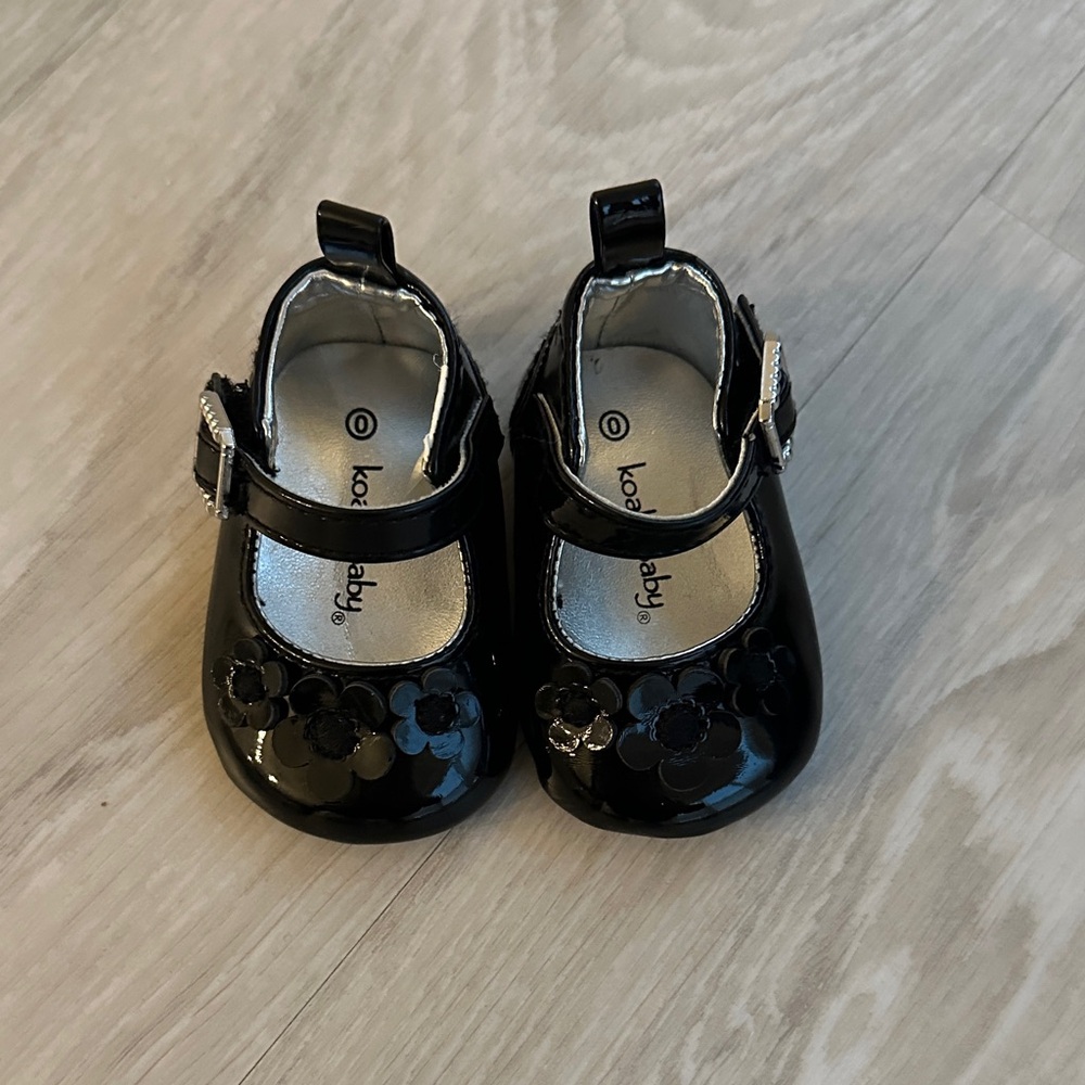 Koala Kids Shiny Black Floral Dress Shoes, size 0